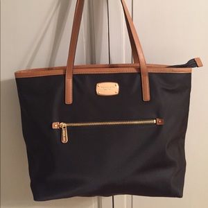 Michael Kors handbag, pristine condition.